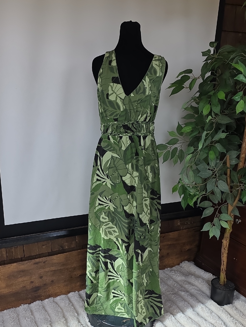 Tropical Green Leaf Print V-Neck Maxi Dress